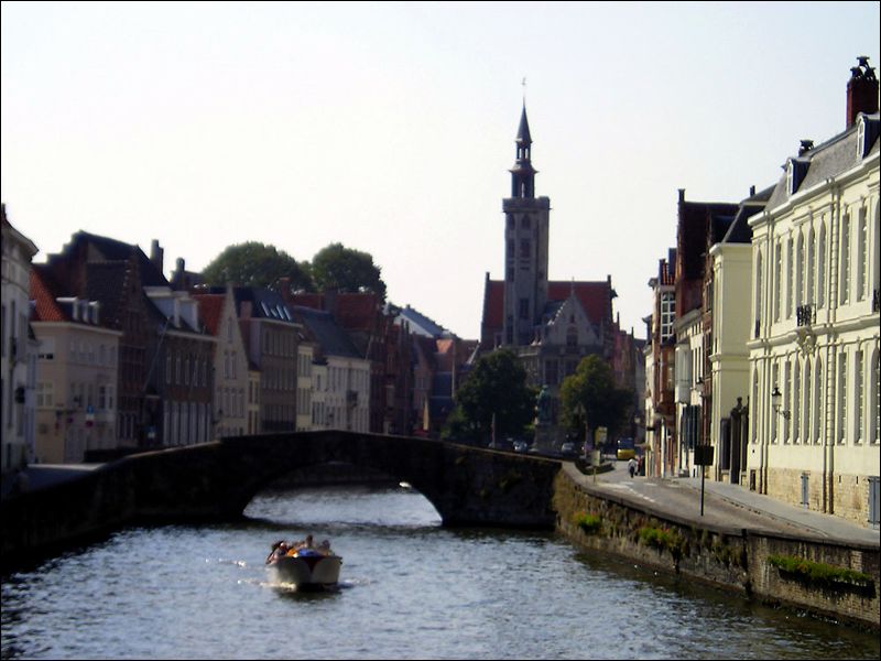gal/holiday/Bruges 2006 - Canals/Bruges_Canal_P1010037.jpg